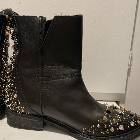 🥾Zara Black Leather Studded, Rhinestone Boots - Picture 5 of 15